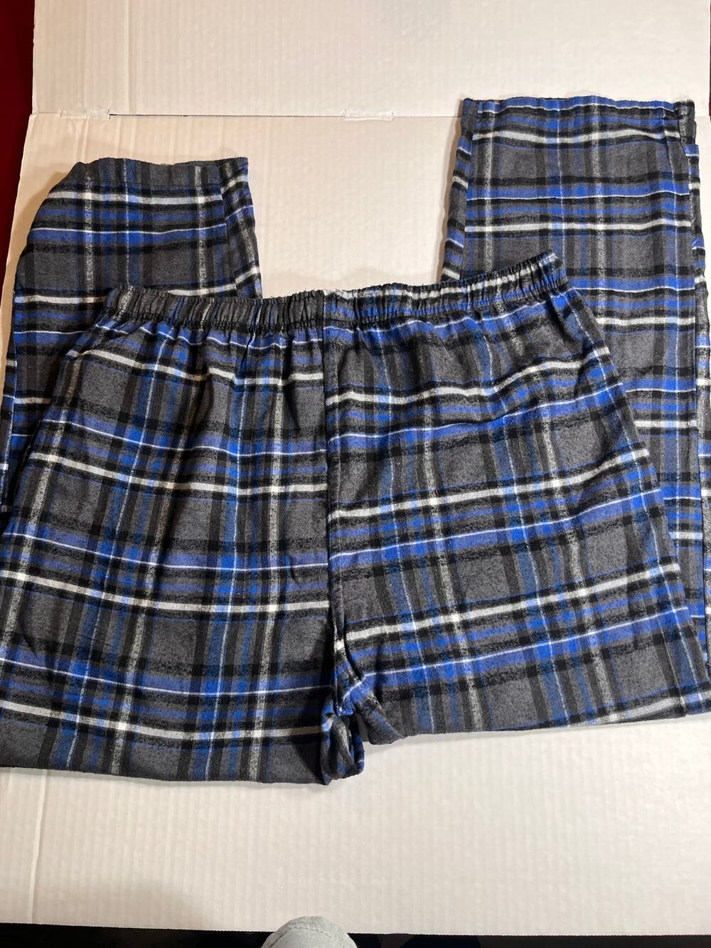Real Essentials men's XL pajama pants feature a blue and gray plaid pattern-used